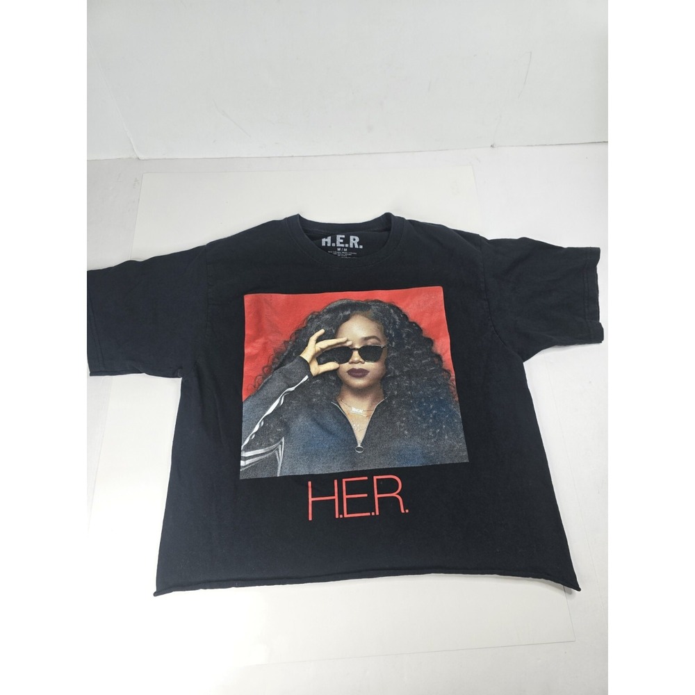 H.E.R. T Shirt M R&B Singer HER Music Black Short Sleeve Cropped Concert Band